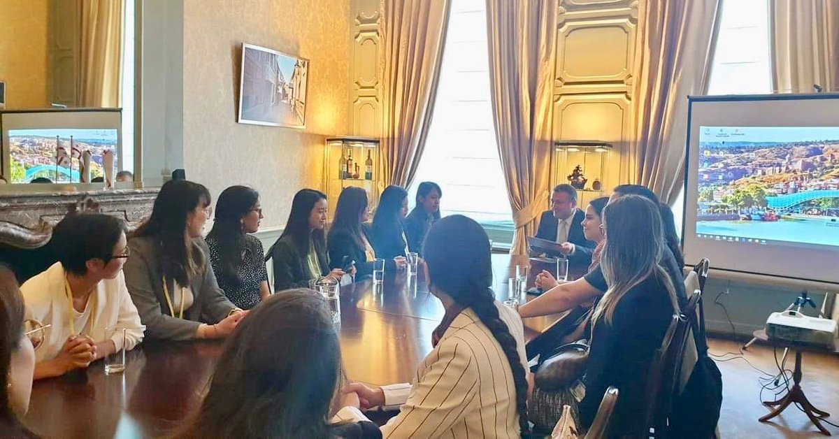 GEOembassyNL's tweet photo. Today, to commemorate 11 years since Russia-Georgia August 2008 war, Amb. of #Georgia, @GeoSharvashidze welcomed students of the Summer Courses of @HagueAcademy at the Embassy of Georgia. https://t.co/wwslPshipH