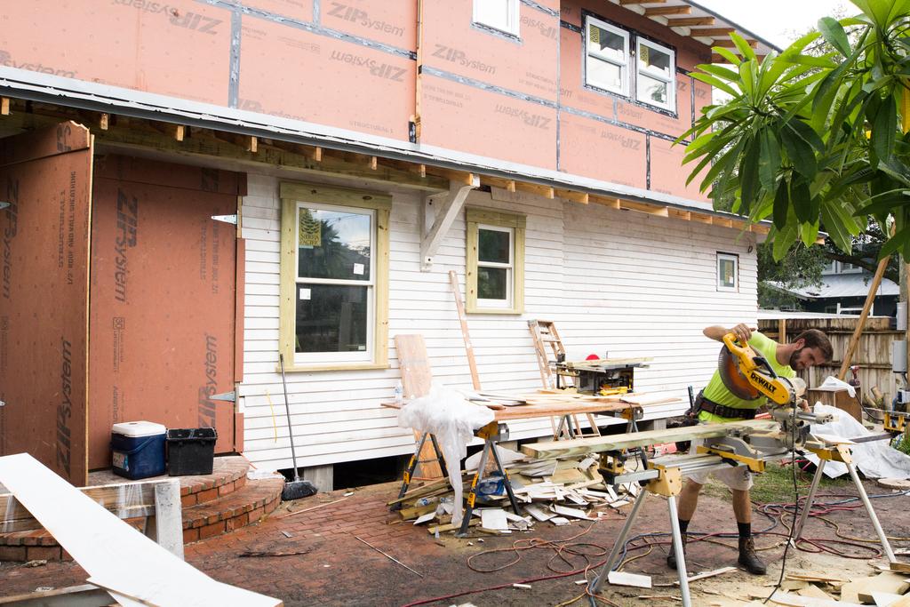 We’re making huge strides at our #hydeparkproject and our siding crew is working hard on the install 🙌. Excited that we’re one step closer to welcoming our clients home and for you to see the final product! Check out the photos to see the progress!