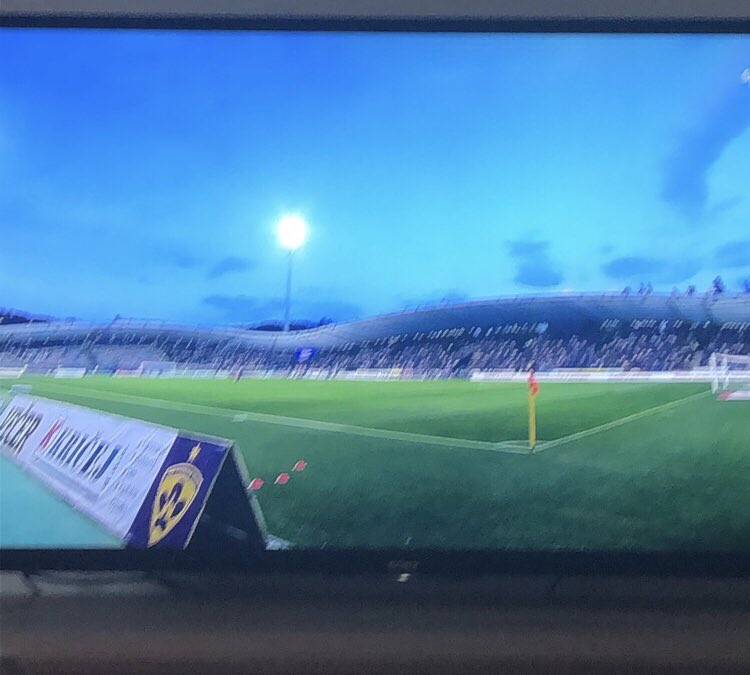 Den blankeste ta ælle, hu er så klar og stor. Du ser a over taket til NK Maribor.