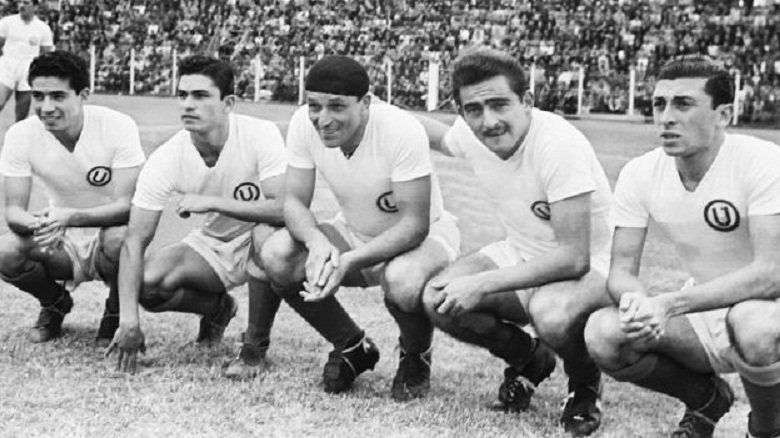 Un fuerte abrazo a los jugadores,
comando técnico e hinchas del Club <a href="/Universitario/">Universitario</a> de Deportes, por sus 95 años de entrega y pundonor en las canchas nacionales e internacionales.
95 años historia y garra. (1/2)