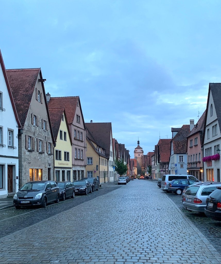 Planning a trip to #Germany? Here's your list of things to do when visiting Rothenburg on the #RomanticRoad! kellystilwell.com/things-to-do-i… #GermanyTourism #gnomads