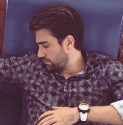 aquafairiess's tweet photo. Sabri/Ceyda/Hülya/Nazmiye/Erkut sahnelerinde ben:  #AfiliAşk #AyKer https://t.co/93BKAZedXz