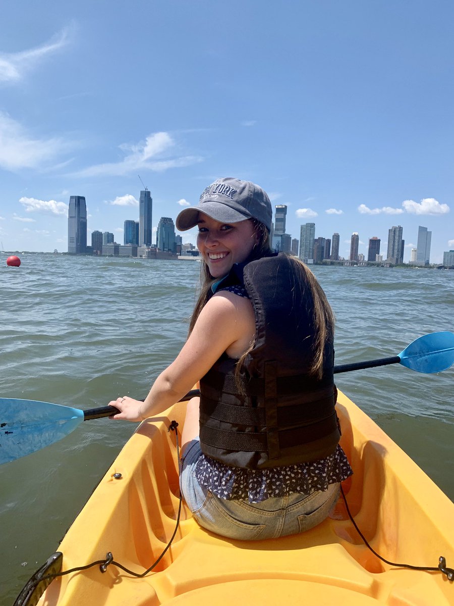 Life was meant for good friends &amp; great adventure! 🛶
#newyork #kayaking #hudsonriver #memories  #adventure #exploringnyc