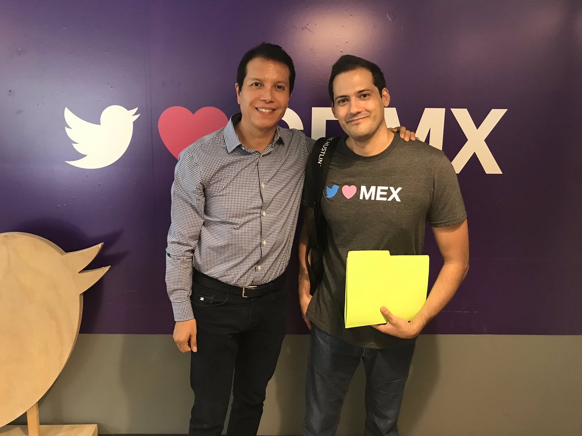 OFJOYAS's tweet image. Descubriendo y aprendiendo más de @Twiter Gracias @HugoRodriguezN con @DesireeNavarro @joyerosmx