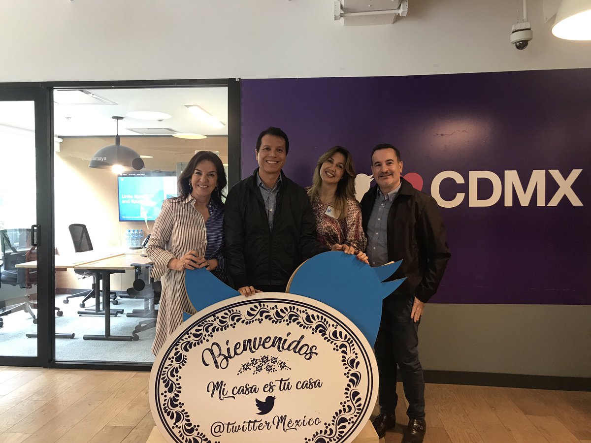 OFJOYAS's tweet image. Descubriendo y aprendiendo más de @Twiter Gracias @HugoRodriguezN con @DesireeNavarro @joyerosmx