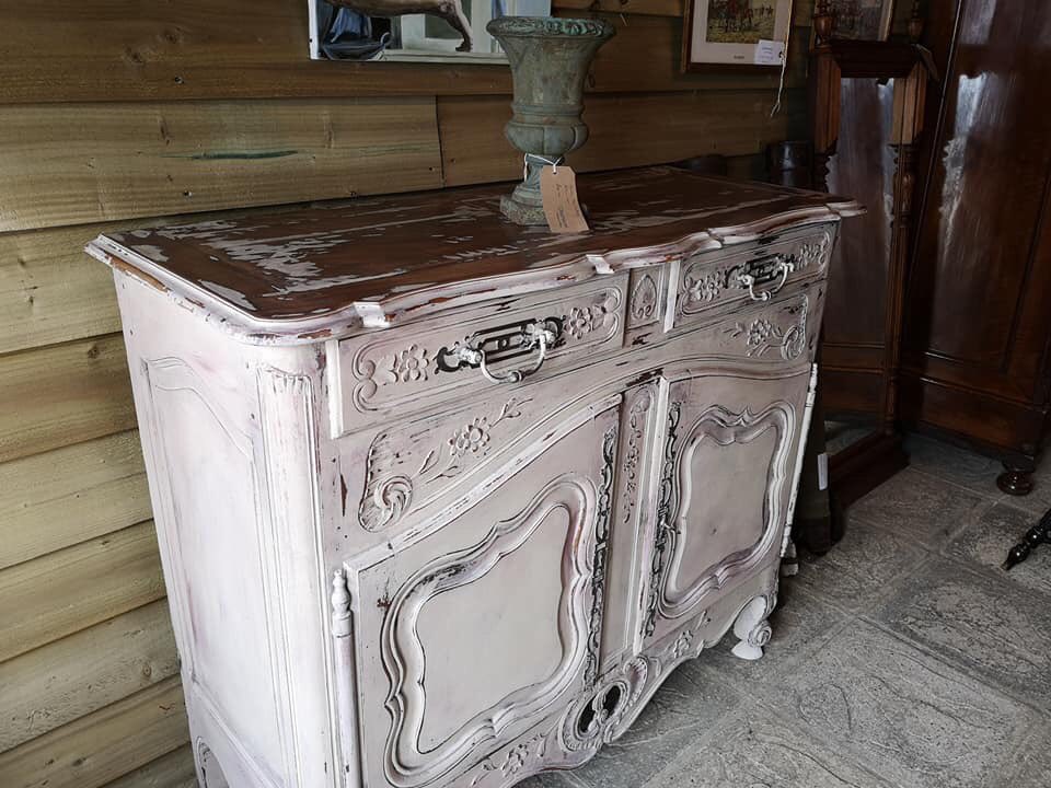 Clara_Bowe's tweet photo. We go over to our place in France every week, we brought this back this week. Oak painted buffet sideboard. #clarabowe #loveyourvintage https://t.co/qpkWqb5fwv