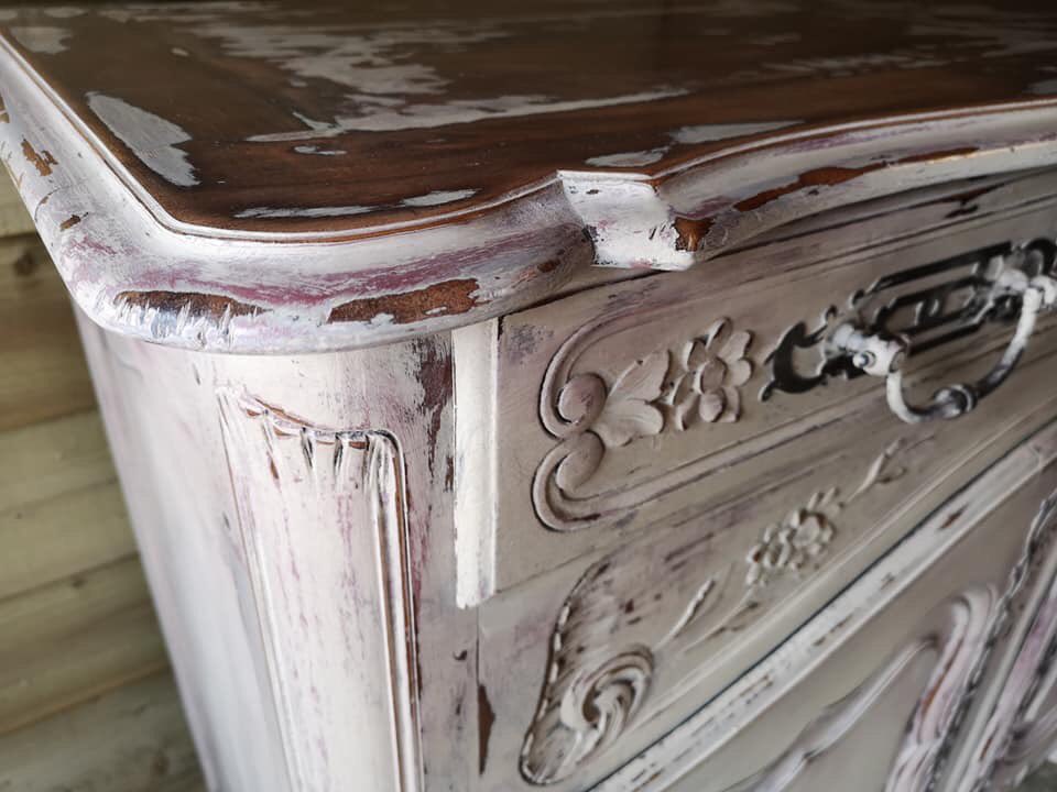 Clara_Bowe's tweet photo. We go over to our place in France every week, we brought this back this week. Oak painted buffet sideboard. #clarabowe #loveyourvintage https://t.co/qpkWqb5fwv