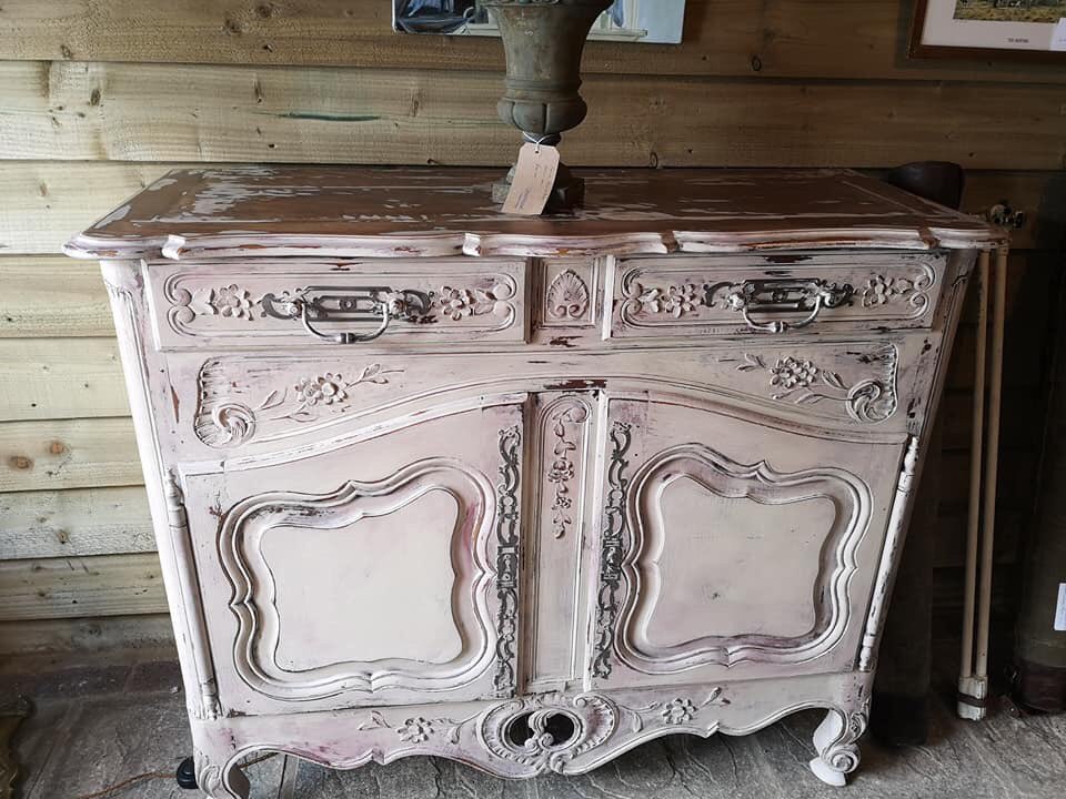 Clara_Bowe's tweet photo. We go over to our place in France every week, we brought this back this week. Oak painted buffet sideboard. #clarabowe #loveyourvintage https://t.co/qpkWqb5fwv