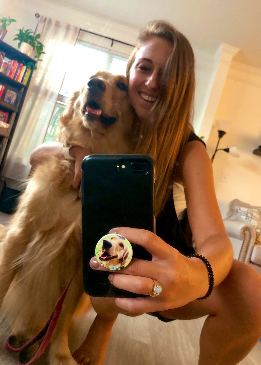 _caryneruth's tweet photo. PSA: I got a new popsocket https://t.co/5I5az93m0U