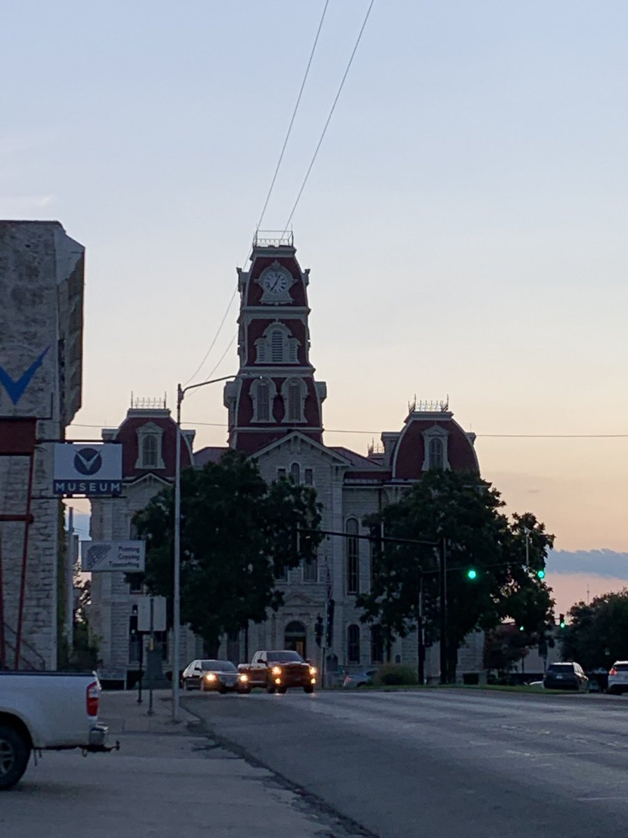 RedmonRoos's tweet photo. So blessed to be at Weatherford ISD! Safety as a top priority, support systems in place, strong relationship building, research based instructional methods and foundations are established. #WhyWISD #RooPride #crockettRoos https://t.co/J9mz2uyRuX