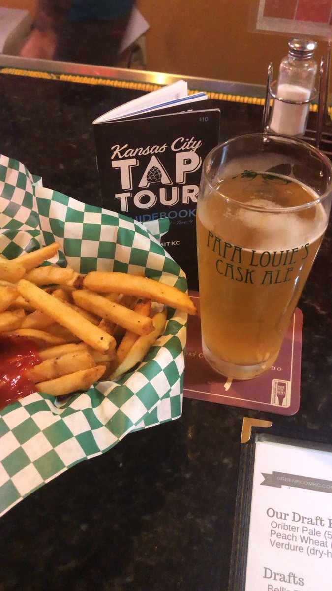 Blatt_Kat11's tweet photo. 10 days without booze! This one came with fries so 🤷🏽‍♀️ #taptour @VisitKC https://t.co/abHzRgxWQy