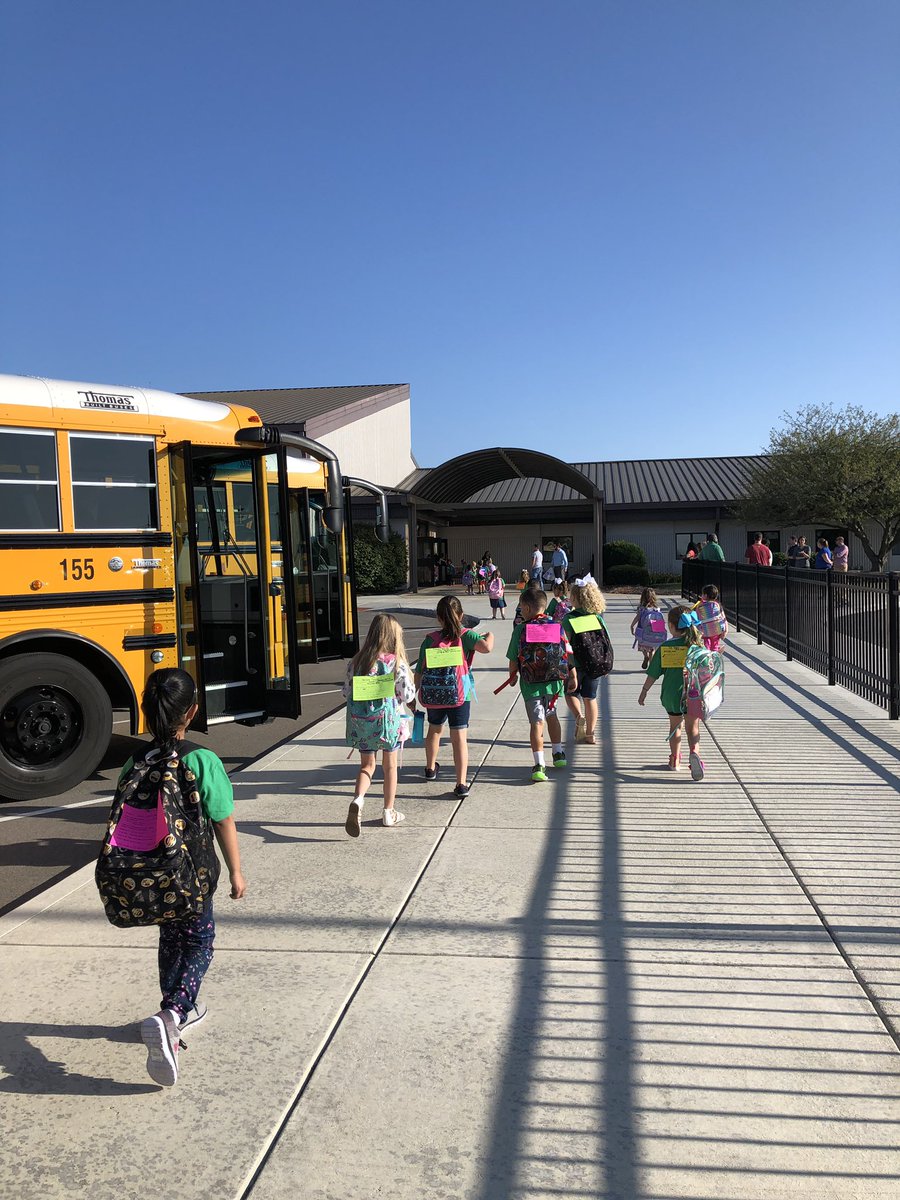 CREhseIN's tweet photo. Welcome back, Roadrunners! It was a great first day @CREhseIN! https://t.co/cfD1fyVZ4Y