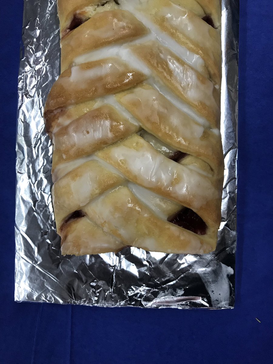 robicellis's tweet photo. I’m always a sucker for cherry cheese coffee cake. ALWAYS. #HowardCountyFair https://t.co/3NPoF17utf