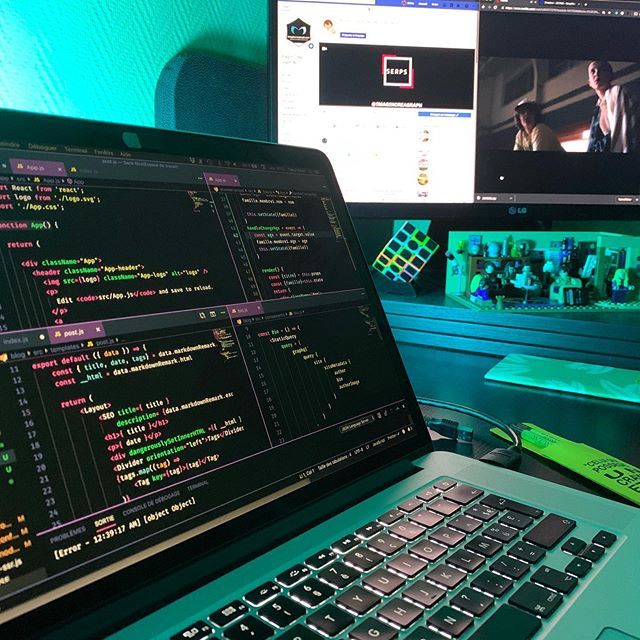 imagincreagraph's tweet photo. On n’est pas bien là? 👨🏻‍💻
⠀
#DeveloperLife #CoderLife #CodingLife #React #StrangerThings #RubiksCube #TheBigBangTheory #WebDevelopment #Montargis #Orléans #France🇫🇷 https://t.co/x1pOfR9l6P https://t.co/KL7787dnND