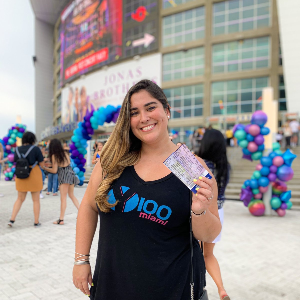 Y100MIAMI's tweet photo. Simon says RT for an upgrade #TweetYseat @jonasbrothers https://t.co/fQZdyRaP78