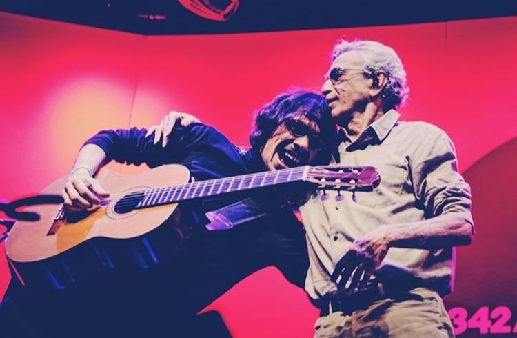 Parabéns, mestre <a href="/caetanoveloso/">Caetano Veloso</a>! 🎉❤️ “É muito bom ter um cara como o Caetano por perto. Ele acompanha alguns ensaios e curte nosso som, mas fica quieto na hora de opinar. #Lunecos para a @BillboardBrasil. 

#Caetano77
