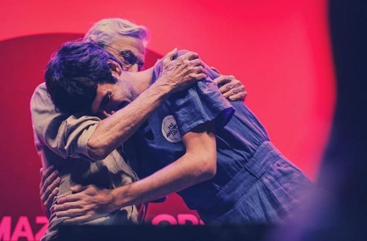 BandaDonica's tweet photo. Parabéns, mestre @caetanoveloso! 🎉❤️ “É muito bom ter um cara como o Caetano por perto. Ele acompanha alguns ensaios e curte nosso som, mas fica quieto na hora de opinar. #Lunecos para a @BillboardBrasil. 

#Caetano77 https://t.co/Oz4jUrtOPq