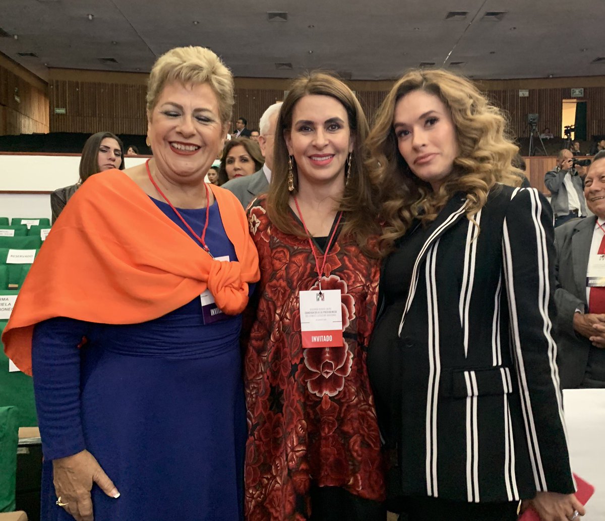 leticiamerc's tweet photo. Presente en la CdMX en el Segundo debate entre Candidatos a la Presidencia del Comité Ejecutivo Nacional, @ViviMondragonL #CENdelPRI #RenovaciónPopular https://t.co/pPiW9LmVC9