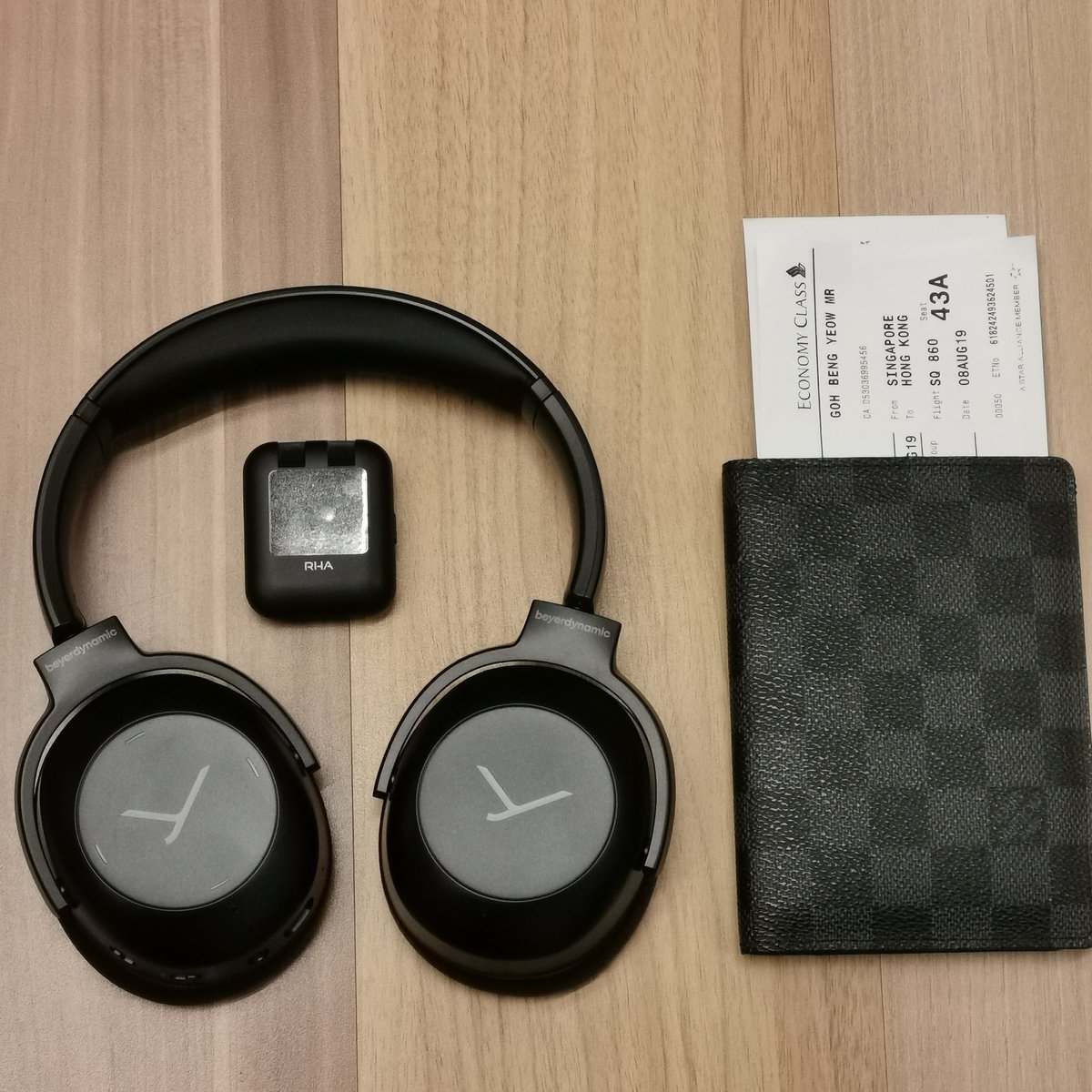 porta_fi's tweet photo. Editor's Gear of the Day
- Beyerdynamic Lagoon ANC Traveller Bluetooth Headphone
- RHA Wireless Flight Adapter
.
.
.
.
.
#Beyedynamic #RHA #PortaFi #LagoonANCTraveller #WirelessFlightAdapter #Headphones #Bluetooth #aptX #EGOTD https://t.co/XJtyYkMCtT