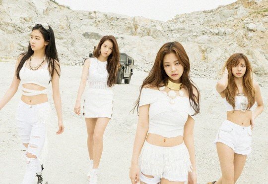 ayatisiti42's tweet photo. Happy 3rd Anniversary queens 😍😘💜❤💛💙#ThreeYearsWithBLACKPINK https://t.co/Vy35ZxDODJ