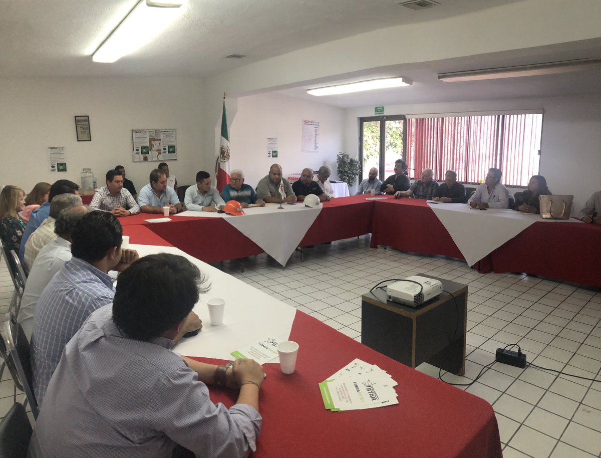 CMIC_COAHUILA1's tweet photo. Reunión de Trabajo con el Ing. Blas Lopez Rodríguez, Director de Obras Públicas del Municipio de Monclova. @blaslopezrdz @gonggolf #CMIC #Coahuila #Monclova https://t.co/fofrQv3vMm