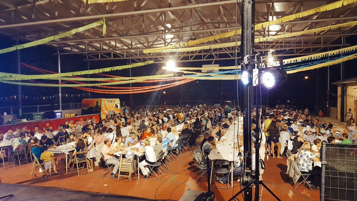 AlbaOrraBassas's tweet photo. Orgull de poble! 😍 Arrenquem forts @FestaMajorSeva 🙌🏽🙌🏽🙌🏽 Ja la tenim aquí!!!! #fmseva19 #Seva #Osona @AjuntamentSeva https://t.co/29SnBkUxBM