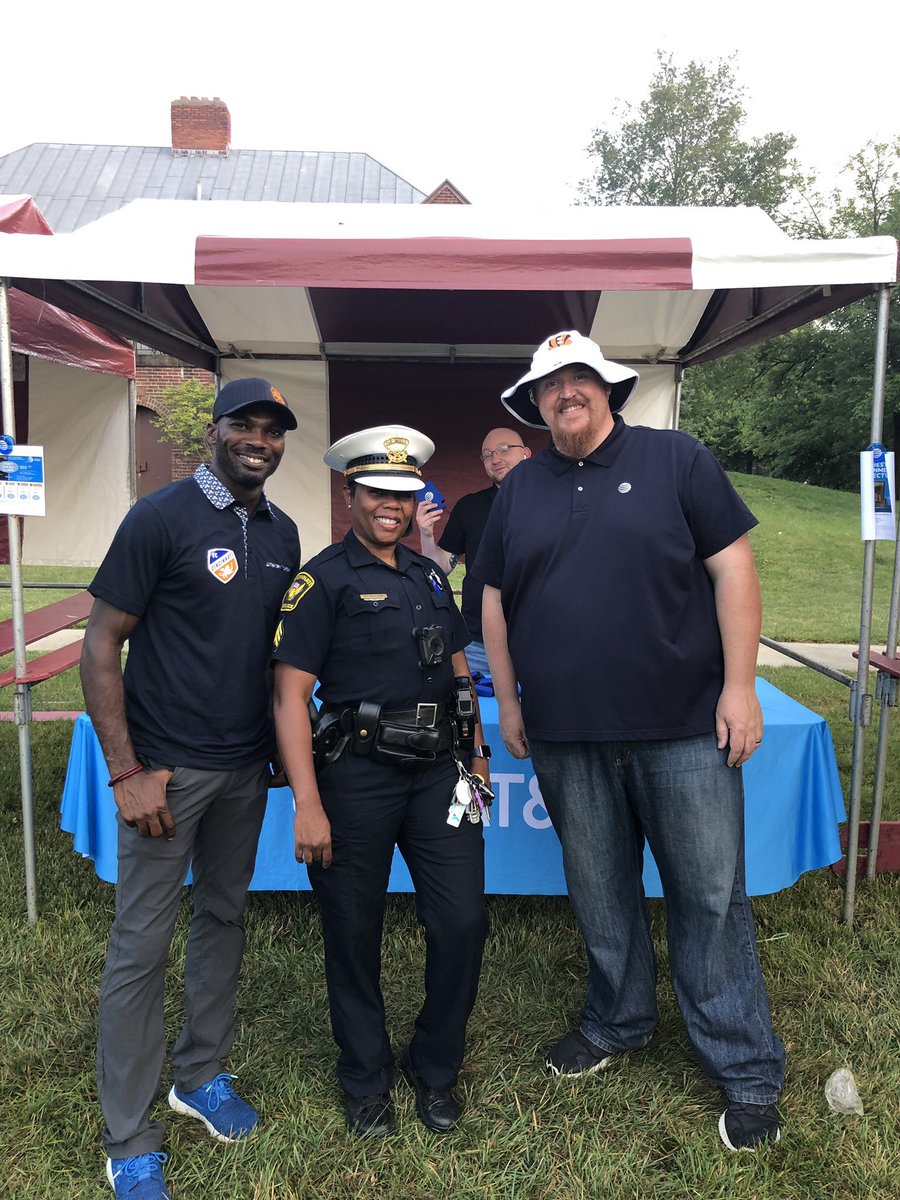 Loved meeting @ocummings14 out at the #NationalNightOut2019 @fccincinnati has an excellent ambassador out here winning hearts ⚽️