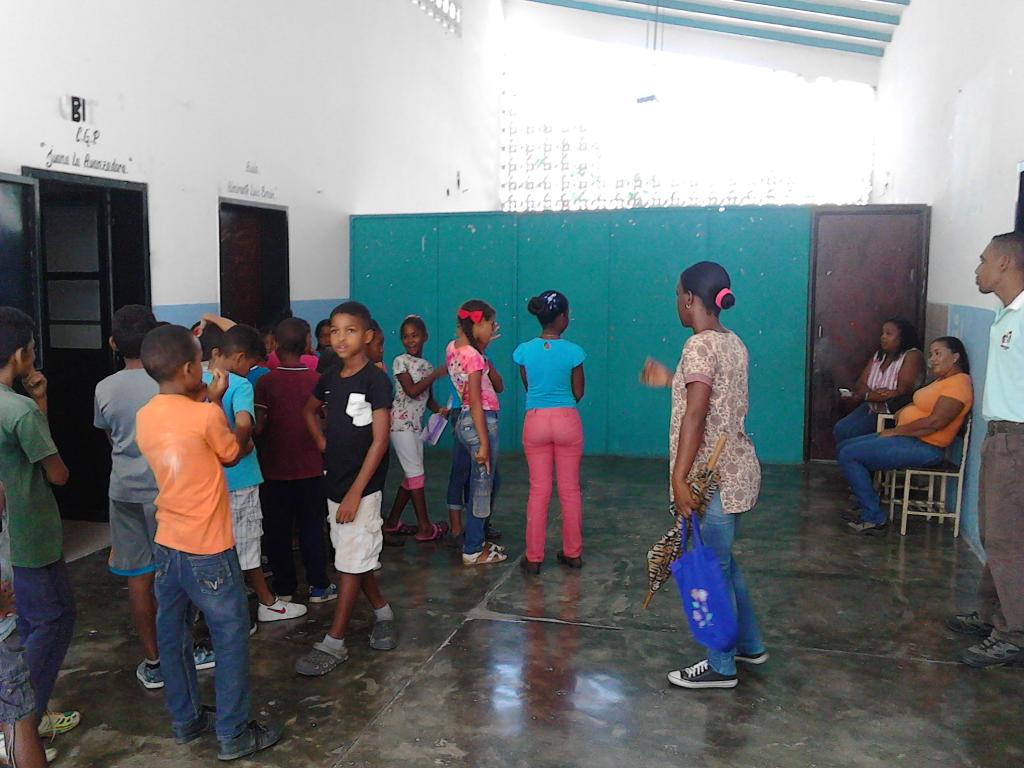 Mariangela309's tweet photo. Escuelas abiertas CINE CBIT LA FUNDACIÓN TACARIGUA PRESENTA COCO DIRIGIDA A LOS NIÑOS DE LA COMUNIDAD CON AUDIENCIA DE 26 NIÑOS DIRIGIDA POR LA TUTORA MARIANGELA FERRO @vane_prieto @Fundabit @FundabitPrensa @barloventocbit1 https://t.co/0Xz8ffCmmO