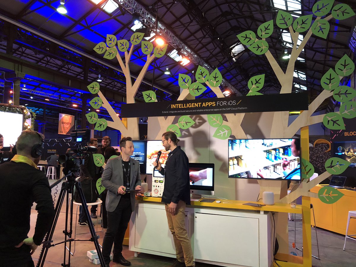 Digital_Aussie's tweet image. The Innovation Park guys doing their thing on camera!  #innovatewitheffect