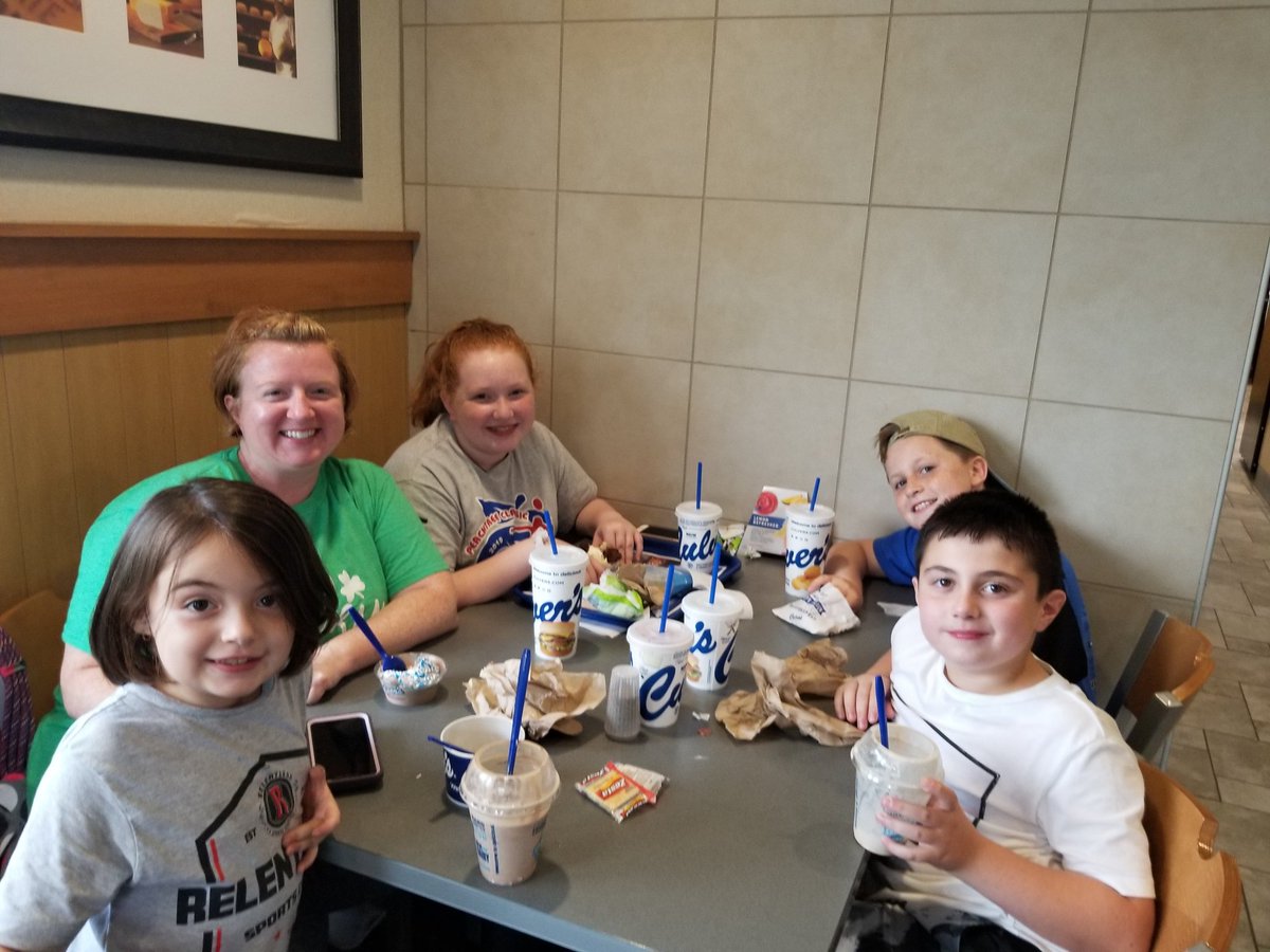AveryElementary's tweet photo. Avery Spirit Night at Culver's! #averyrocks #CCSDfam https://t.co/SVMu8igoIu