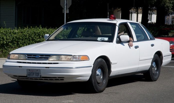 Huntercc05's tweet photo. @kenziealizabeth @itsjavan @WichitaPolice The car is not “unmarked”... it clearly says “police” on the side, has a push bar, and is lit up like a Christmas tree.... “sneaky” perhaps but not unmarked.... attached is an unmarked police car https://t.co/QcQK5WA3Hy