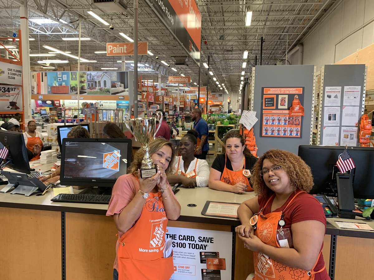 BrucculeriCathy's tweet image. Diane &amp;amp; the Front end got the trophy back... woooo hoooo, awesome job team way to go! 🏆🏆