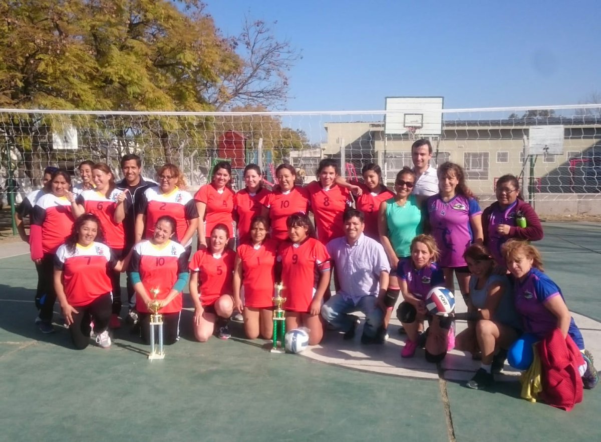 Hoy | Compartimos  junto a los equipos  femeninos de vóley del TRIBUNO.🏐🏐🥇
#salud
#Deportes 
#CalidadDeVida 
<a href="/UrtubeyJM/">Juan Manuel Urtubey</a>
<a href="/WiernaMartin/">Martín Wierna</a> <a href="/segura_segu/">Genesis Segura</a>