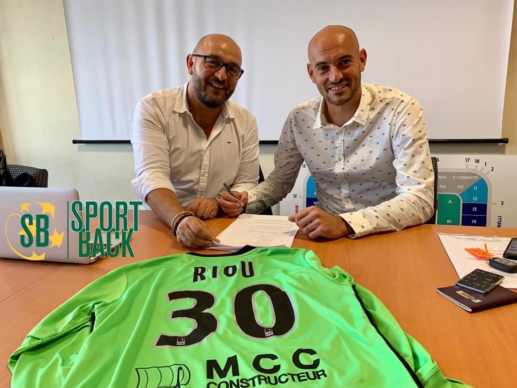 sportbackfoot's tweet photo. Félicitations Rémy Riou !
Transféré du @SportCharleroi, Rémy rejoint pour 3 ans le @SMCaen pour participer à l’ambitieux projet du club
Merci à Rémy et aux deux clubs pour leur confiance
#RR30 #SportbackFamily ⚽️ https://t.co/difXQr5ghf