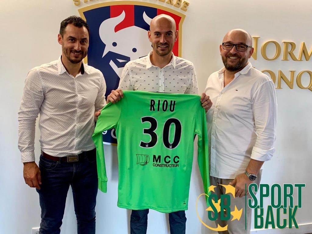 sportbackfoot's tweet photo. Félicitations Rémy Riou !
Transféré du @SportCharleroi, Rémy rejoint pour 3 ans le @SMCaen pour participer à l’ambitieux projet du club
Merci à Rémy et aux deux clubs pour leur confiance
#RR30 #SportbackFamily ⚽️ https://t.co/difXQr5ghf