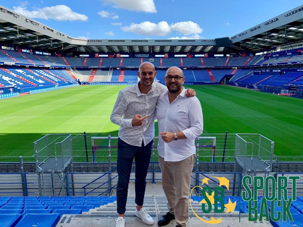 sportbackfoot's tweet photo. Félicitations Rémy Riou !
Transféré du @SportCharleroi, Rémy rejoint pour 3 ans le @SMCaen pour participer à l’ambitieux projet du club
Merci à Rémy et aux deux clubs pour leur confiance
#RR30 #SportbackFamily ⚽️ https://t.co/difXQr5ghf