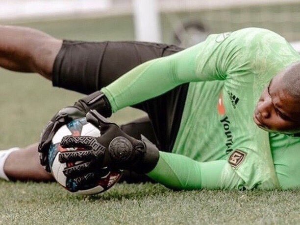 AWilliams951's tweet photo. Trusted by Keepers at the highest level! Big Cat! Get yours now! 👊⚽️
#teambigcat #campreact #fearlessdominatemore #smashit #family https://t.co/DaVBkrDqhQ