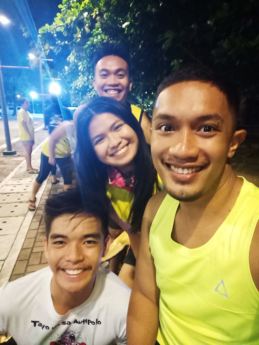 siMARTINako's tweet photo. Big smile pa din kahit puyat. #RCPSeaDragons #paddlers https://t.co/bJWa7bzBjB