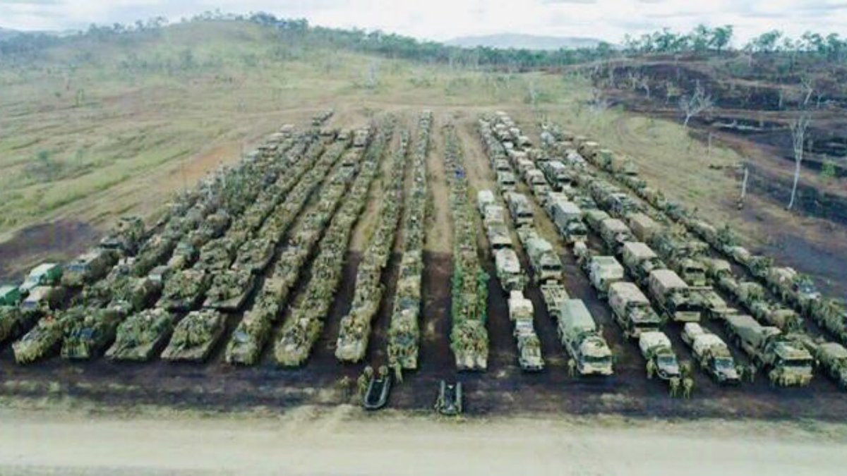 1_Armd_Regt's tweet photo. BG Lion before the hunt on this years @CTC_LiveAusArmy Ex Warfighter in lead up to TS19. Great team with elements of 1 Bde, 7 Bde and 6 Bde. Reminder of the difference between @1_Armd_Regt RTS structures to TASKORG structures. @HQ_1Bde @Comd_1st_Bde @COMD6BDE @COMD7BDE #paratus https://t.co/2uzVwDejTR