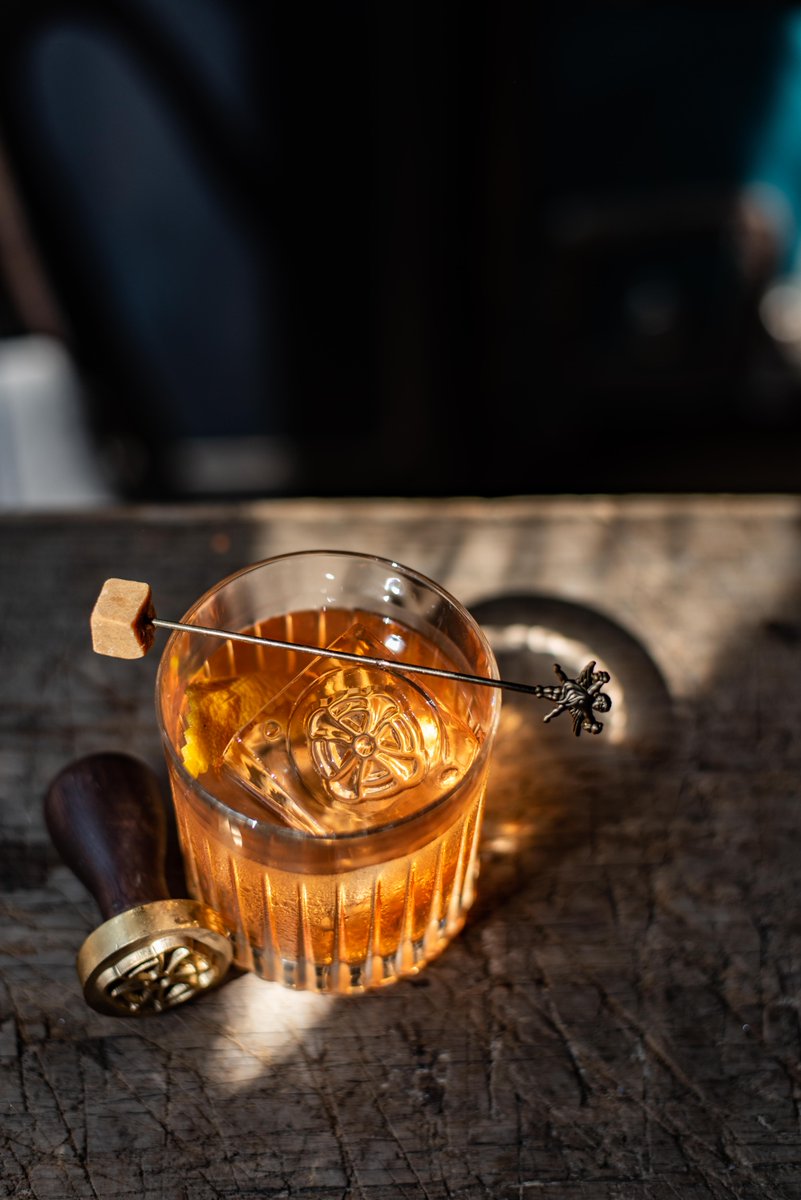 Menu development for our Speakeasy pop-up bar experience collaboration with Mayer Manor &amp; TENCLUB: SPEYSIDE OLD FASHIONED 🥃
Photocredit: <a href="/chevalierstudio/">Software Chevalier S</a> 
#mayermanor #tenclub #chevalierstudio #cocktail  #speysideoldfashioned #menudevelopment
