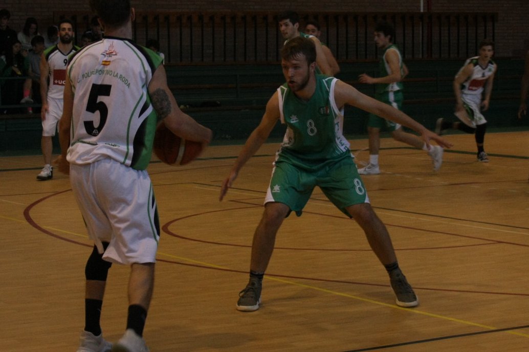 CEIToledo's tweet photo. Mïkēlsēn. Si ya se movía poco (especialmente en defensa) tras su lesión en la Fase de Ascenso del año pasado se espera menos incluso de él. De hecho, esta foto debió ser de la única vez que defendió en todo el año. Hasta que pueda jugar será el "prepa". Suerte a los afectados 💚 https://t.co/pR1Z2w8oaH
