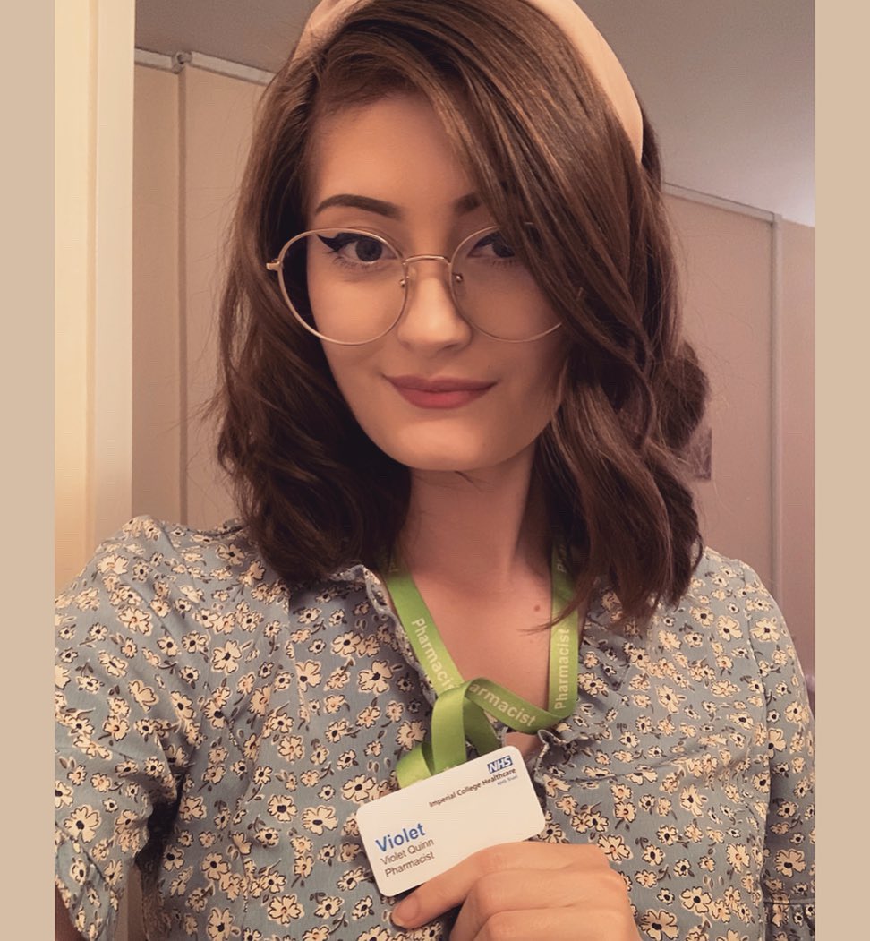 violetquinn's tweet photo. This week I hung up my purple and donned my green 💚 5 years of hard work couldn’t have culminated in a better way. Also panicked and cut all my hair off 🤷🏻‍♀️ #pharmacy #newlyqualifiedpharmacist https://t.co/mWCais4s0H