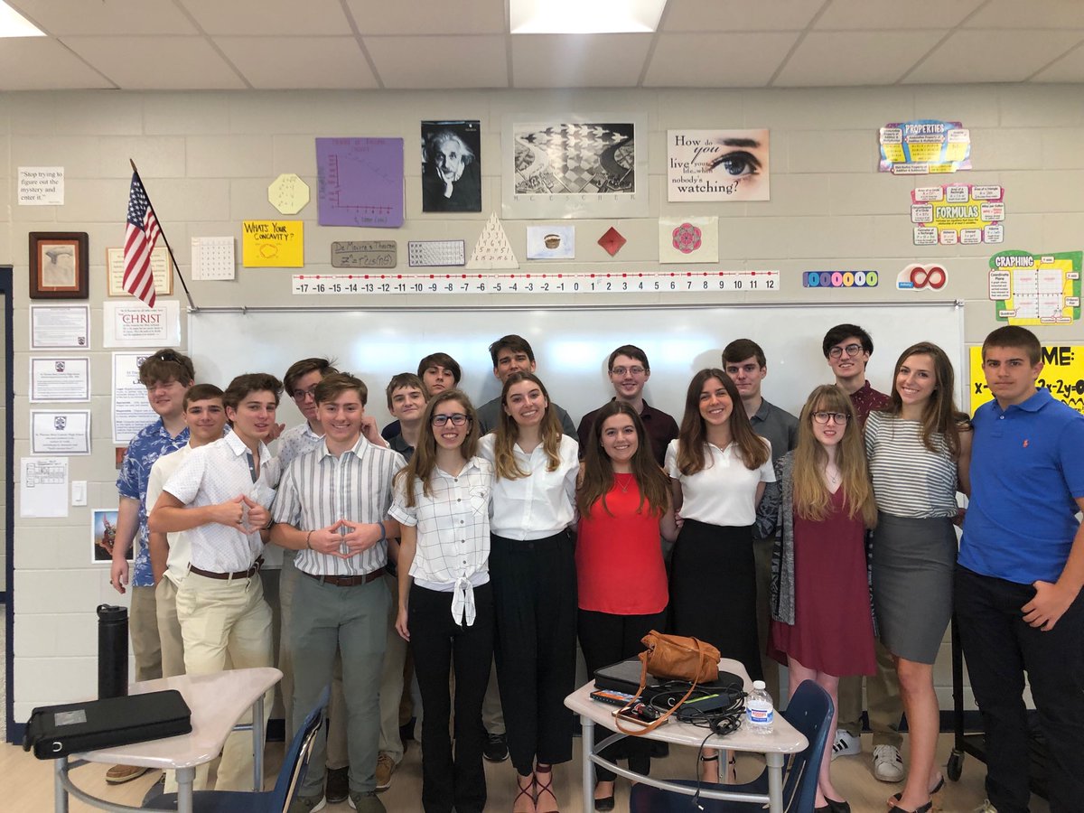 stmhelpdesk's tweet image. It take a pretty big team to train all the upperclassmen on the new computers! #tablettraining #newcomputers #summersover