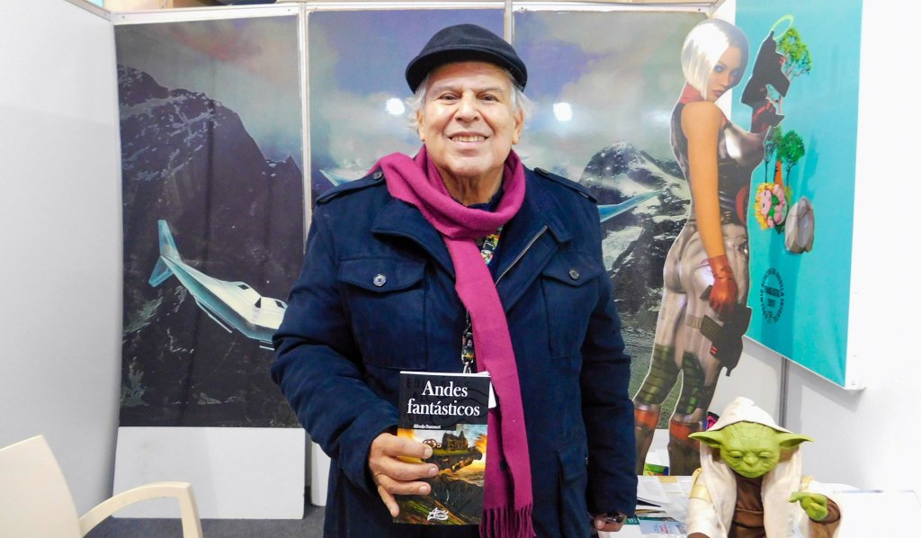 redliteraria's tweet photo. Alfredo Dammert en la #FilLima2019: “No ha habido un día en el que no haya estado leyendo algún libro” https://t.co/SgpdfrPDQj https://t.co/D3kvwP670A
