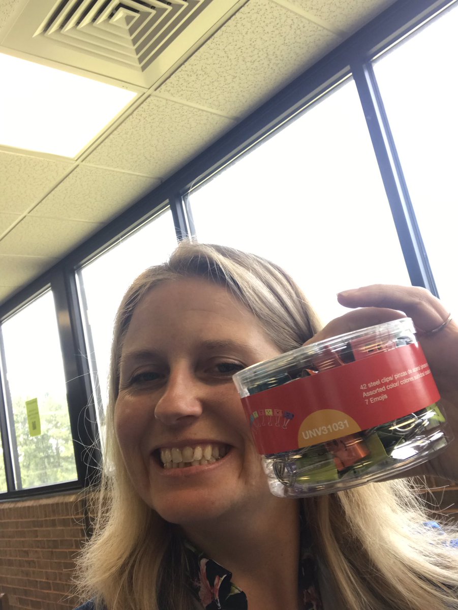 cosper_science's tweet photo. Love my @UniversalSupp emoji binder clips! #teacherswag #CMSGameReady #DLPCoaching #EmpowerCMS @jenajonescms @Ash2teach09 @jackscms @Cburgmiddle https://t.co/qNALsQ6OpE