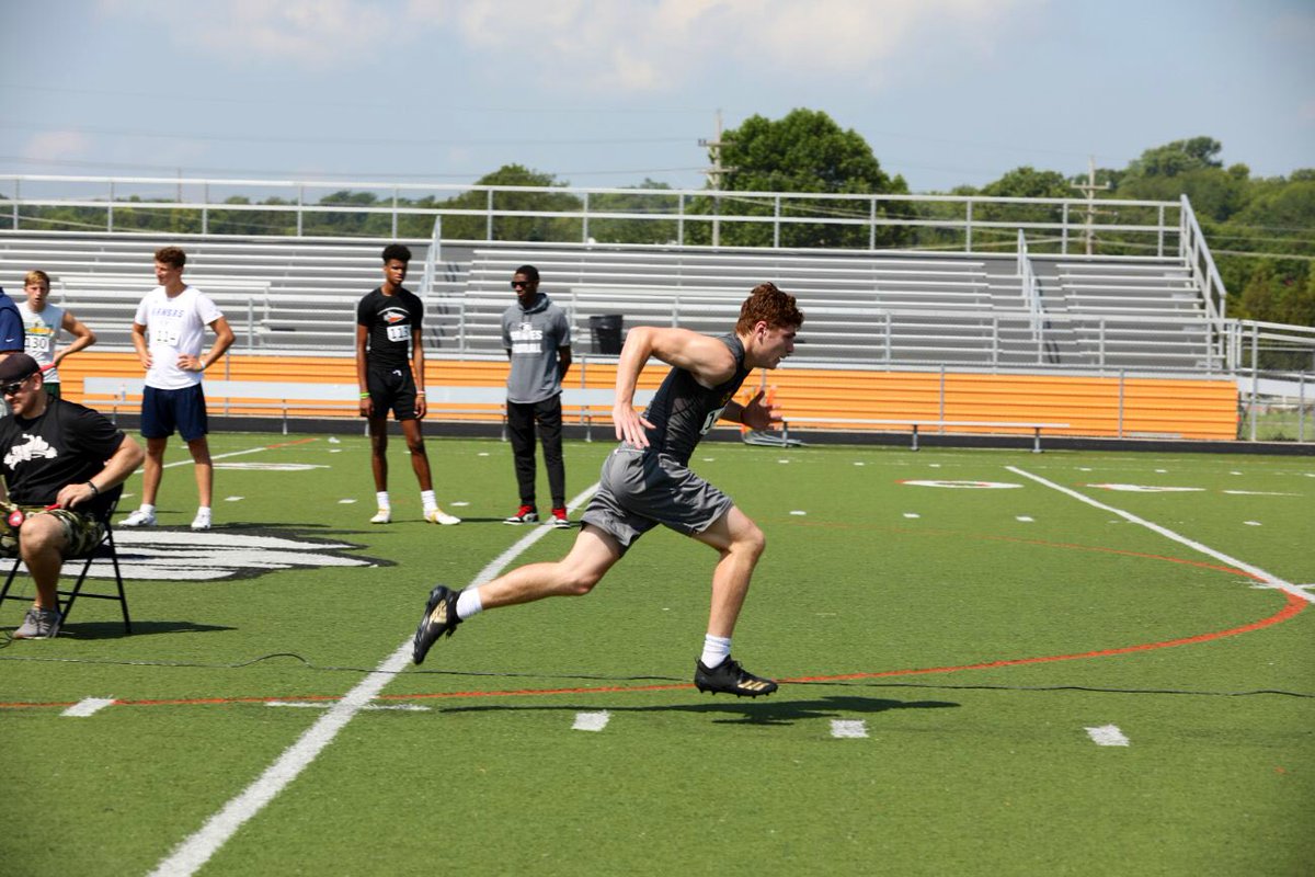 CfbCombine's tweet photo. Fastest “Flying 20” Speed, in MPH, from Sunday:

•Niko Cole - 21.2

•Parker Minnick - 20.66

•@DavidBrown7102 - 20.45

•Jaden Robinson/@beaupalmer11 - 20.27

•Carnelle Wehrhahn - 20.17

•Wittenauer/Fountain/Wurtenberger - 20.15

•Mack Moeller - 20.07

•Bryce Krone - 20.05 https://t.co/DKwIyZ2TMO