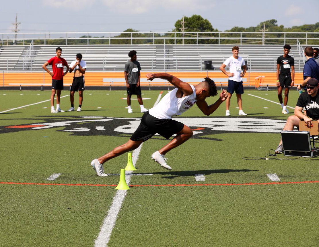 CfbCombine's tweet photo. Fastest “Flying 20” Speed, in MPH, from Sunday:

•Niko Cole - 21.2

•Parker Minnick - 20.66

•@DavidBrown7102 - 20.45

•Jaden Robinson/@beaupalmer11 - 20.27

•Carnelle Wehrhahn - 20.17

•Wittenauer/Fountain/Wurtenberger - 20.15

•Mack Moeller - 20.07

•Bryce Krone - 20.05 https://t.co/DKwIyZ2TMO