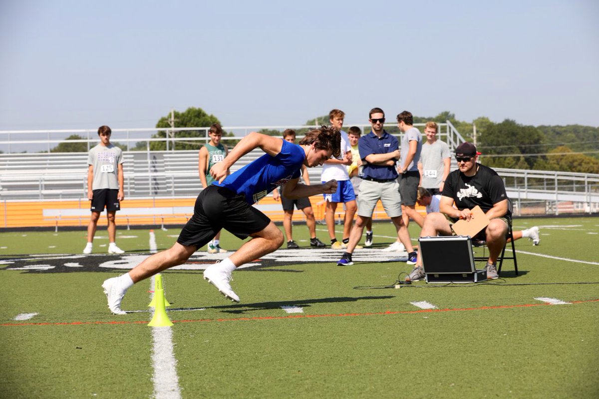 CfbCombine's tweet photo. Fastest “Flying 20” Speed, in MPH, from Sunday:

•Niko Cole - 21.2

•Parker Minnick - 20.66

•@DavidBrown7102 - 20.45

•Jaden Robinson/@beaupalmer11 - 20.27

•Carnelle Wehrhahn - 20.17

•Wittenauer/Fountain/Wurtenberger - 20.15

•Mack Moeller - 20.07

•Bryce Krone - 20.05 https://t.co/DKwIyZ2TMO