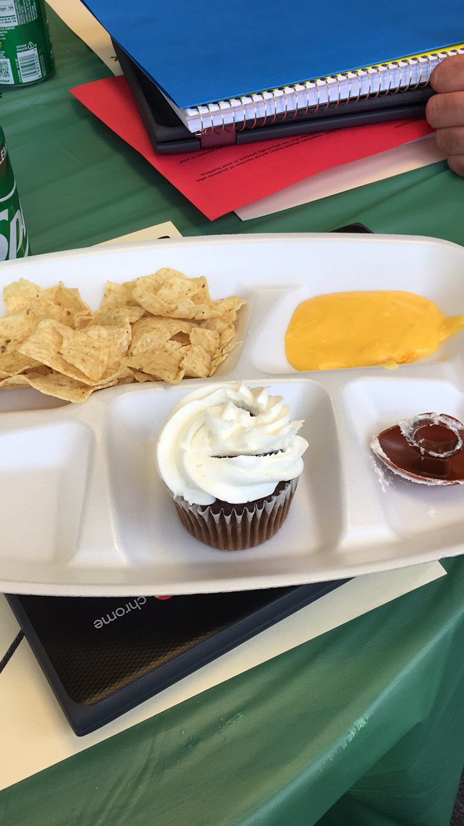 MrsBrown_CMS's tweet photo. Snack time! @Cburgmiddle @jenajonescms @jackscms @Ash2teach09 #CMSgameready #dlpcoaching #empowerCMS https://t.co/tiAchyHtgP