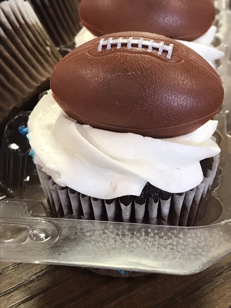 cmsbusiness1's tweet photo. Favorite snack moment @Cburgmiddle @jackscms @jenajonescms @Ash2teach09 #CMSGameReady #EmpowerCMS #DLPCoaching https://t.co/0RhhXDSdzT
